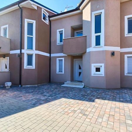 Lovely Fazana Apartments 400M From The Sea Exteriör bild
