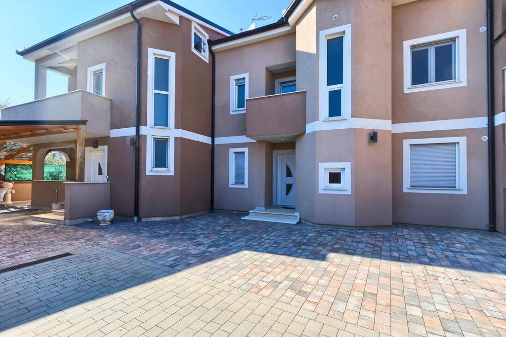 Lovely Fazana Apartments 400M From The Sea Exteriör bild