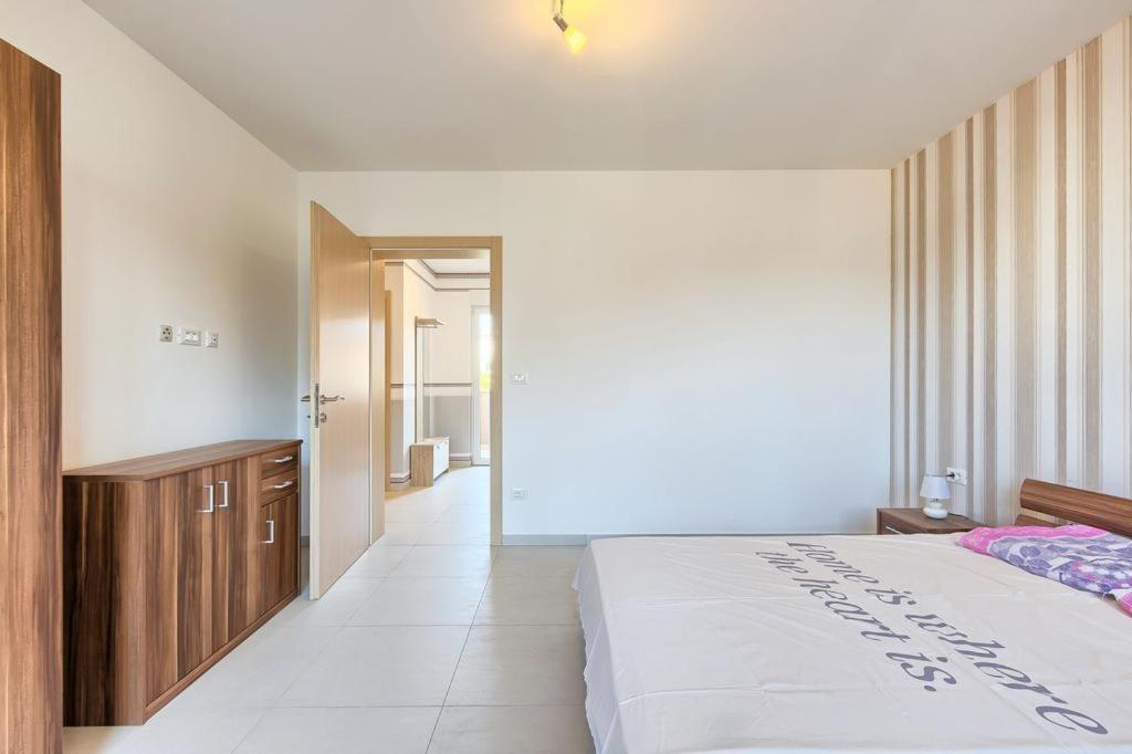 Lovely Fazana Apartments 400M From The Sea Exteriör bild