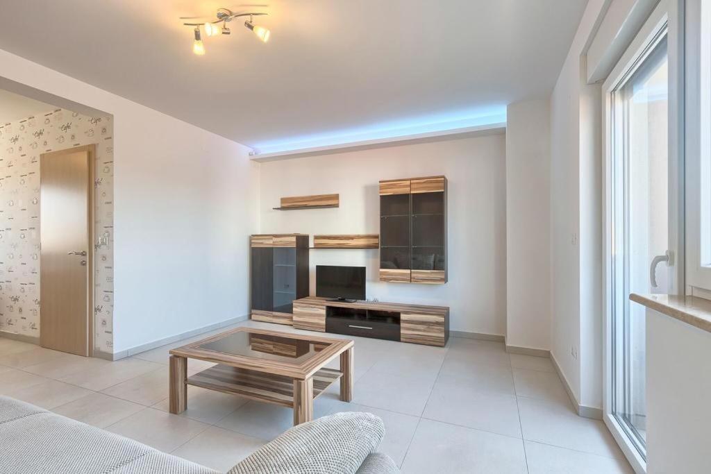 Lovely Fazana Apartments 400M From The Sea Exteriör bild