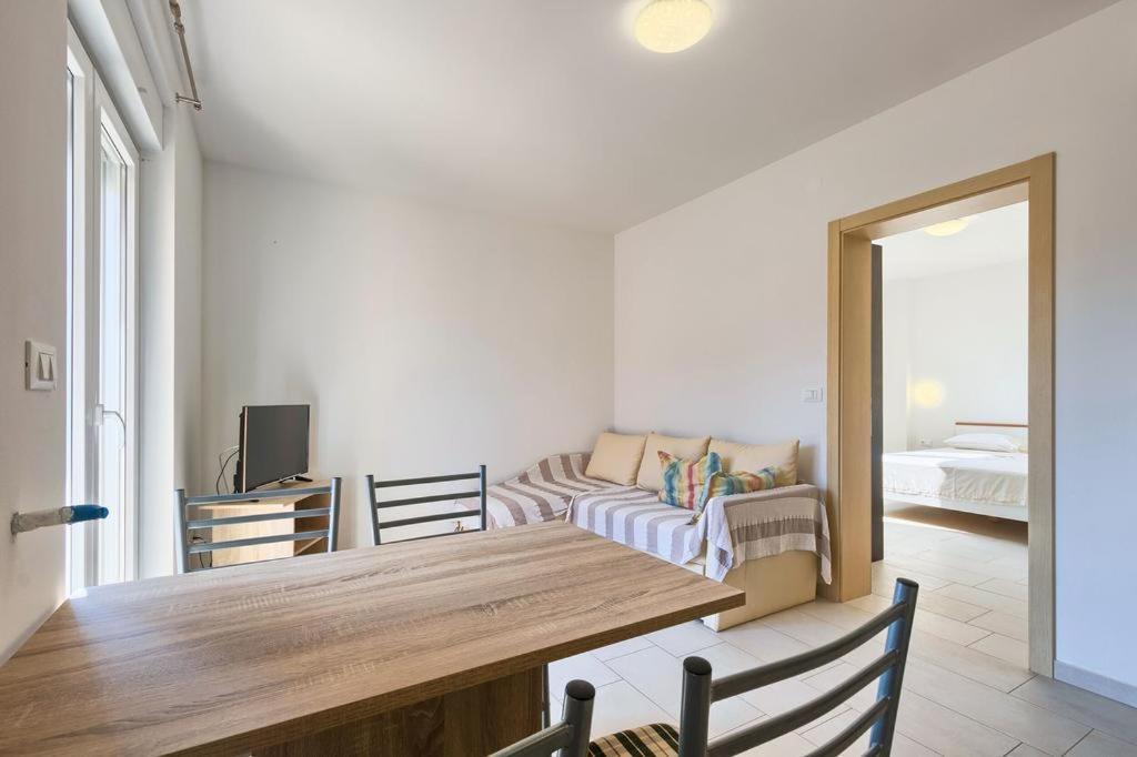 Lovely Fazana Apartments 400M From The Sea Exteriör bild